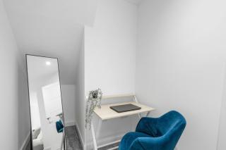 Cozy Flat in Canning Town with Fireplace request parking - 3