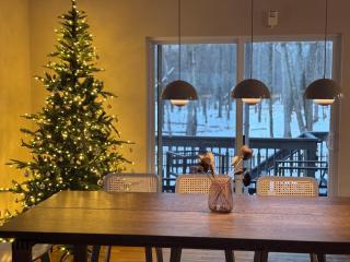 Poconos Modern Chalet I Hot Tub I Home Theater I Fenced Yard I Pet Friendly - 9