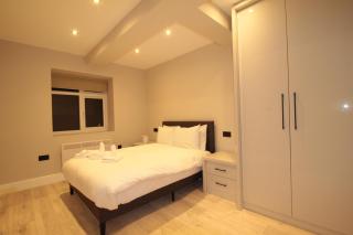 Fantastic 2Bed 2Bath Flat With Private Parking - 5