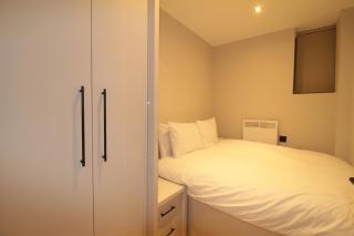 Fantastic 2Bed 2Bath Flat With Private Parking - 3