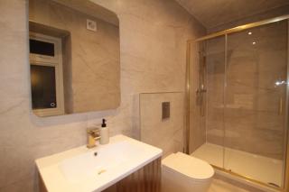 Fantastic 2Bed 2Bath Flat With Private Parking - 4