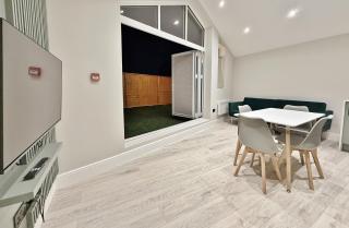 Fantastic 2 Bed 2 Bath Penthouse With Parking - London - 5