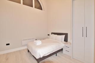 Fantastic 2 Bed 2 Bath Penthouse With Parking - London - 2