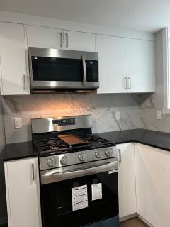 Luxury Family Retreat Near Airport - 4