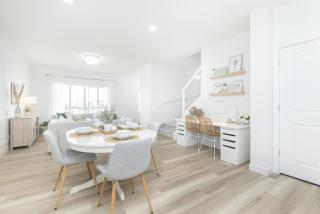 Luxury Family Retreat Near Airport - 3