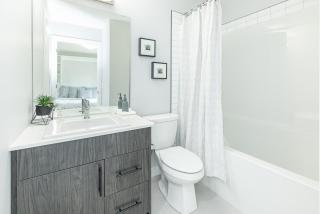 Luxury Family Retreat Near Airport - 1