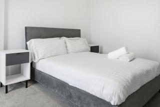 Riverside Luxe Residence 2BED 2BATH - 3