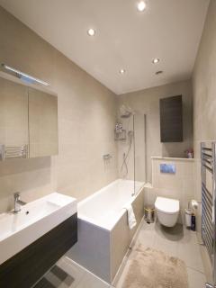 Modern Finchley Apartment with Garden - 3