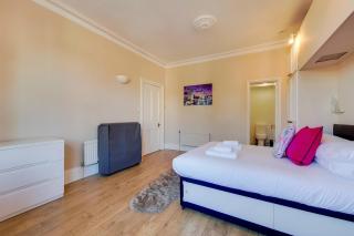 Comfortable Ealing Apartment with Workspace - 7