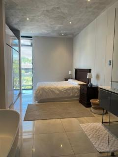 The Paramount Estate - 4