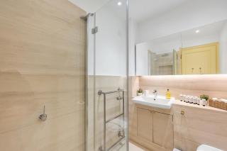 3 Bed House near Selfridges - 7