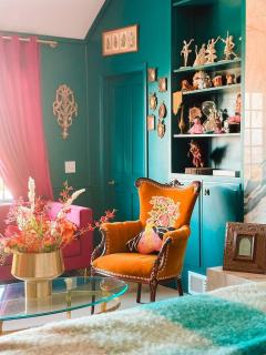 6BR Enchanted Estate on 5 Acres Pool & Mini Horses - 3