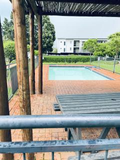 Modern 1Bedroom Apartment in Jackal Creek Golf Estate with Pool - 9