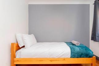 Beautiful 3 Bedroom Home with Parking & Garden - 4