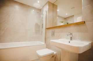 2 bed Leeds Centre - Balcony & Free parking - 4