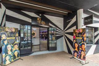 Blue Haven on Craftmanship Hotel with WiFi Pool & Parking - 3