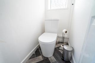 3BR Swansea Home with Easy Parking - 9