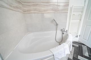 3BR Swansea Home with Easy Parking - 6