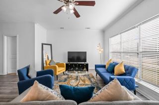 Spacious 4BR by AT&T Stadium and Six Flags I Free Parking I Workspace - 7