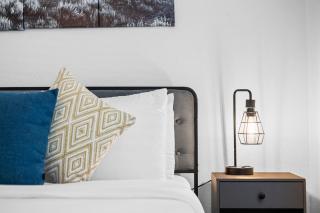 Spacious 4BR by AT&T Stadium and Six Flags I Free Parking I Workspace - 2