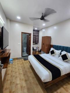 Newly Renovated Hotel Neelam Palace Just 5 Minutes from Railway Station & Connaught place - 0
