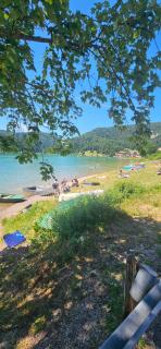 Lakeforest Dedinky Wellness Chata privát jacuzzi aj sauna, výhľad na jazero - 8