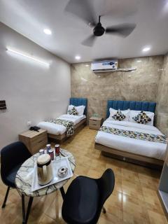 Newly Renovated Hotel Neelam Palace Just 5 Minutes from Railway Station & Connaught place - 1
