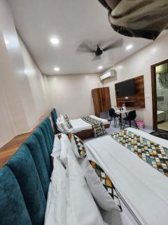 Newly Renovated Hotel Neelam Palace Just 5 Minutes from Railway Station & Connaught place - 4
