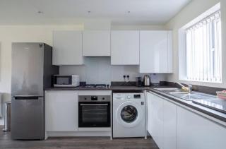 Modern 3 Bedroom City Centre Home with Garden - 9