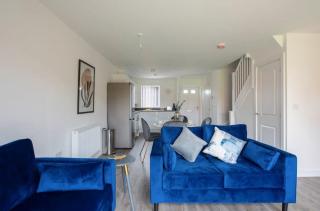 Modern 3 Bedroom City Centre Home with Garden - 4