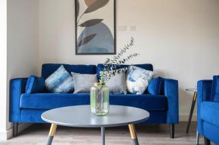 Modern 3 Bedroom City Centre Home with Garden - 2