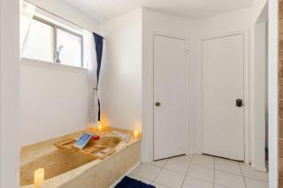 TX Home Away Large Patio, Smart TVs, FAST WiFi - 9