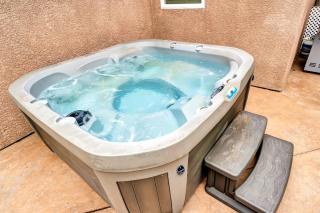 Charming 3BR with Ping-Pong and Spa! - 9