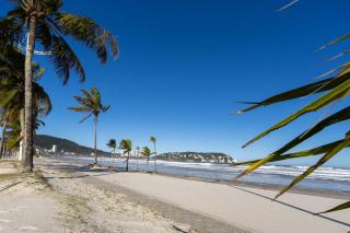 Casa Pet Friendly com 3 suites a 200m da praia - 0