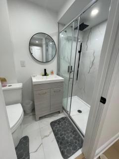 Cozy, brand-new, 2BDR,walkout apt, free parking - 9