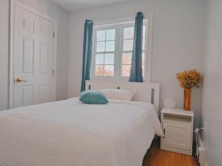 Yuan's Cozy 4BR House in Charlottetown - 1