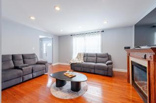 Lakeview Family Retreat Newly Renovated 4BR House - 4