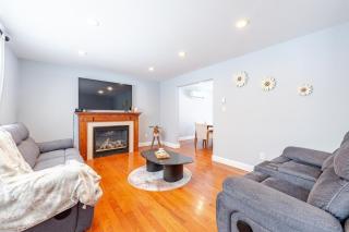 Lakeview Family Retreat Newly Renovated 4BR House - 5