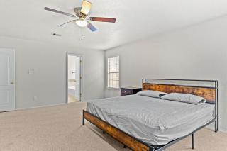 SeaWorld‑Close • 4BR + Fireplace - 5