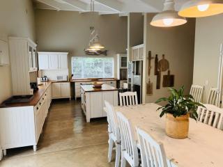 Stunning bungalow just off Robberg - 2