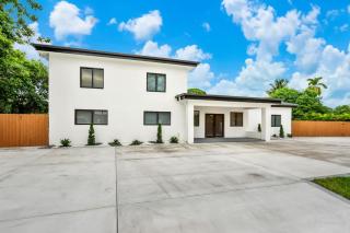 One and Only Lazy River Pool Villa - 5