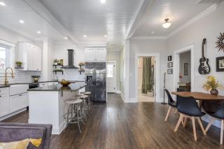 Bungalow in Downtown Dickson - 1