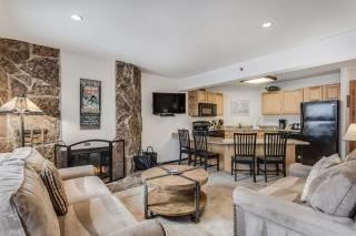 Laurelwood Condominiums 307 - 6