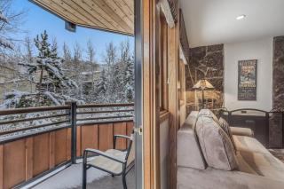 Laurelwood Condominiums 307 - 7