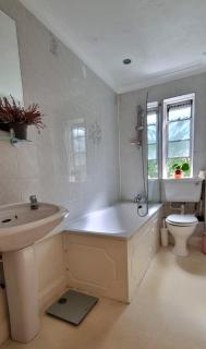 Very Large room next to Tower Bridge - London - 7