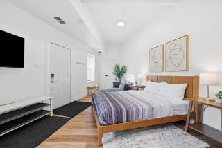 Bright and Cozy 1A Modern and Stylish Studio Apartment, Free Street Parking - 7