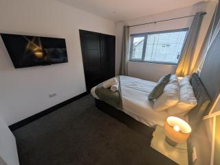 Swansea 5-Bed Family Home with Ensuite - 6