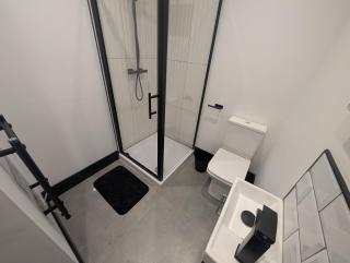 Swansea 5-Bed Family Home with Ensuite - Swansea - 7