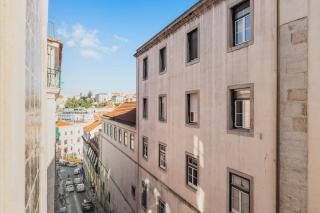 Vintage-Chic Apartment in the City Center, Chiado - 9