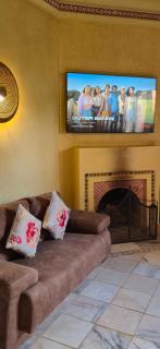 Prestigious residence with pools and gardens - 9